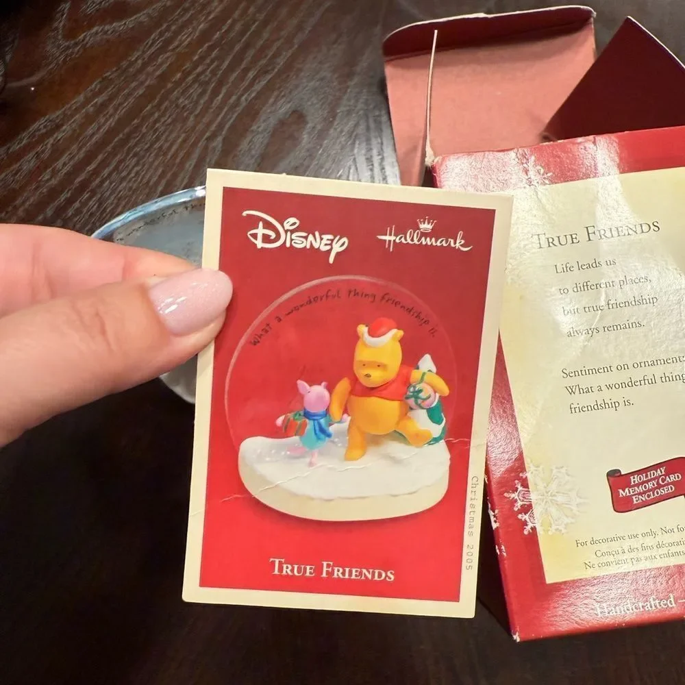 Hallmark Keepsake Ornament TRUE FRIENDS Disney  Winnie the Pooh and Piglet 2005